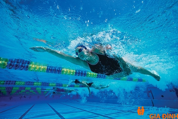 Bơi như thế nào để phát triển xương giúp tăng chiều cao?
